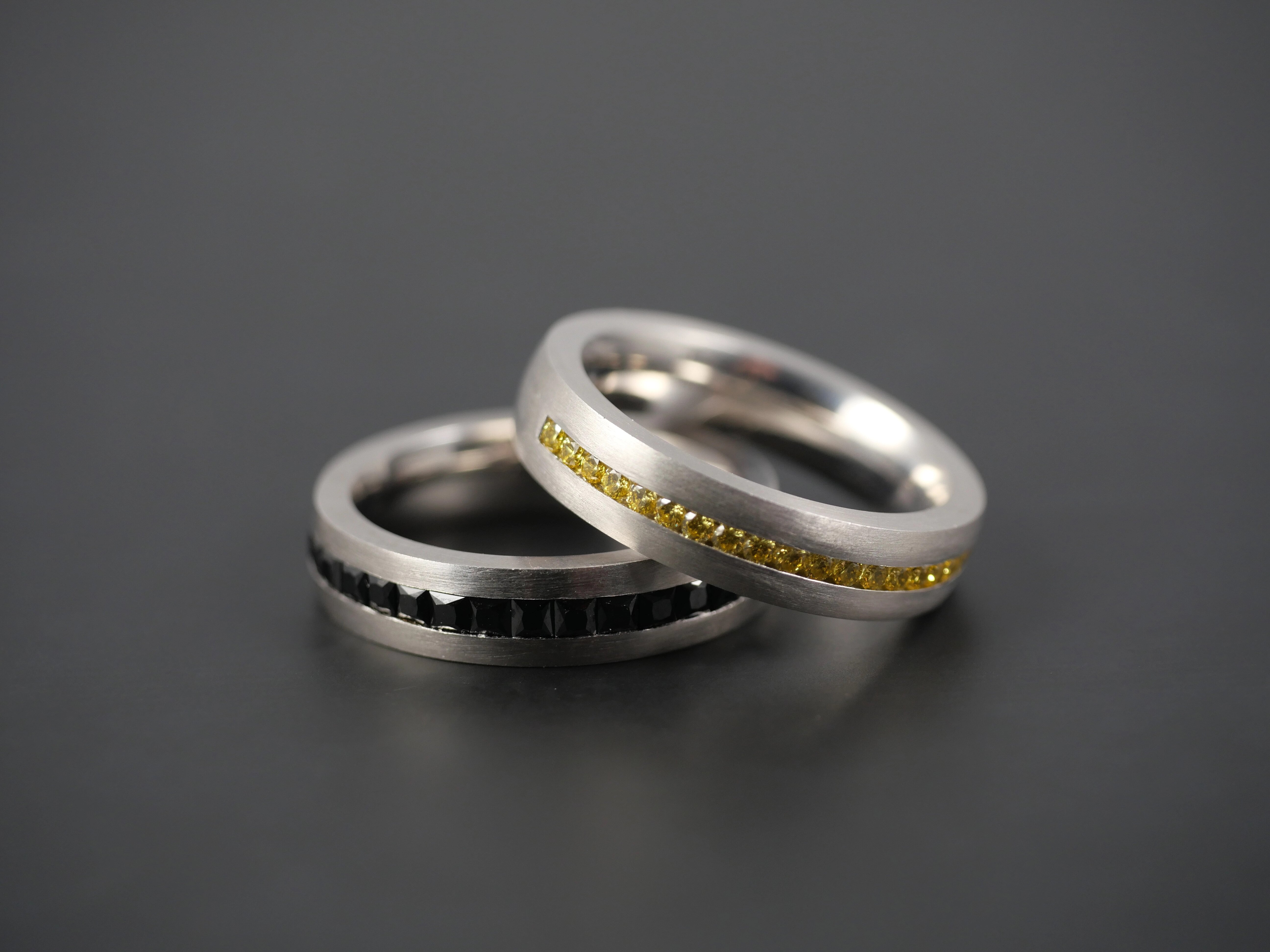 Nahaufnahme Kanalfassungen - Edelsteinfasserwerkstatt Maren Baum