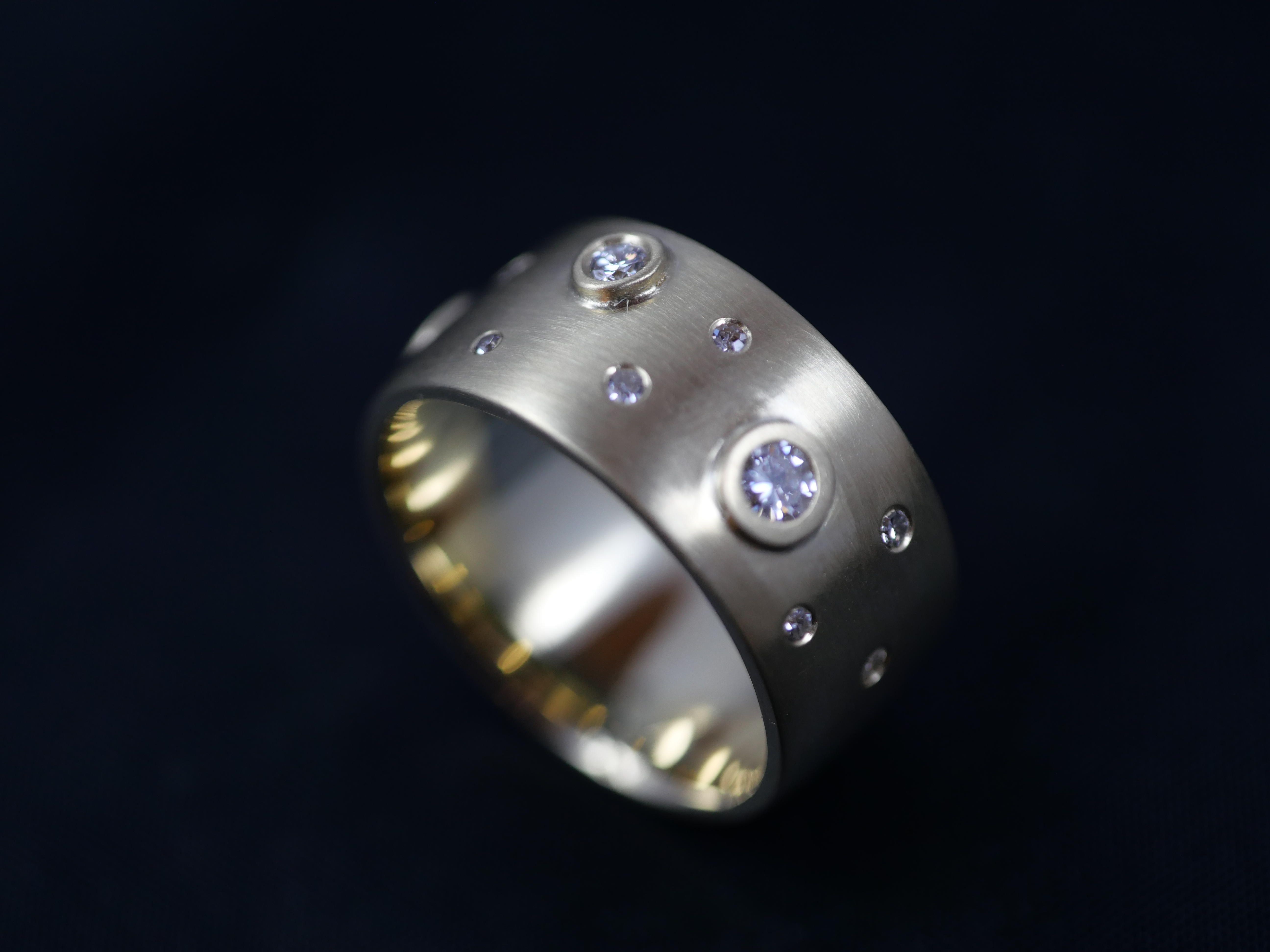 Sternenhimmel aus eingeriebenen Steinen