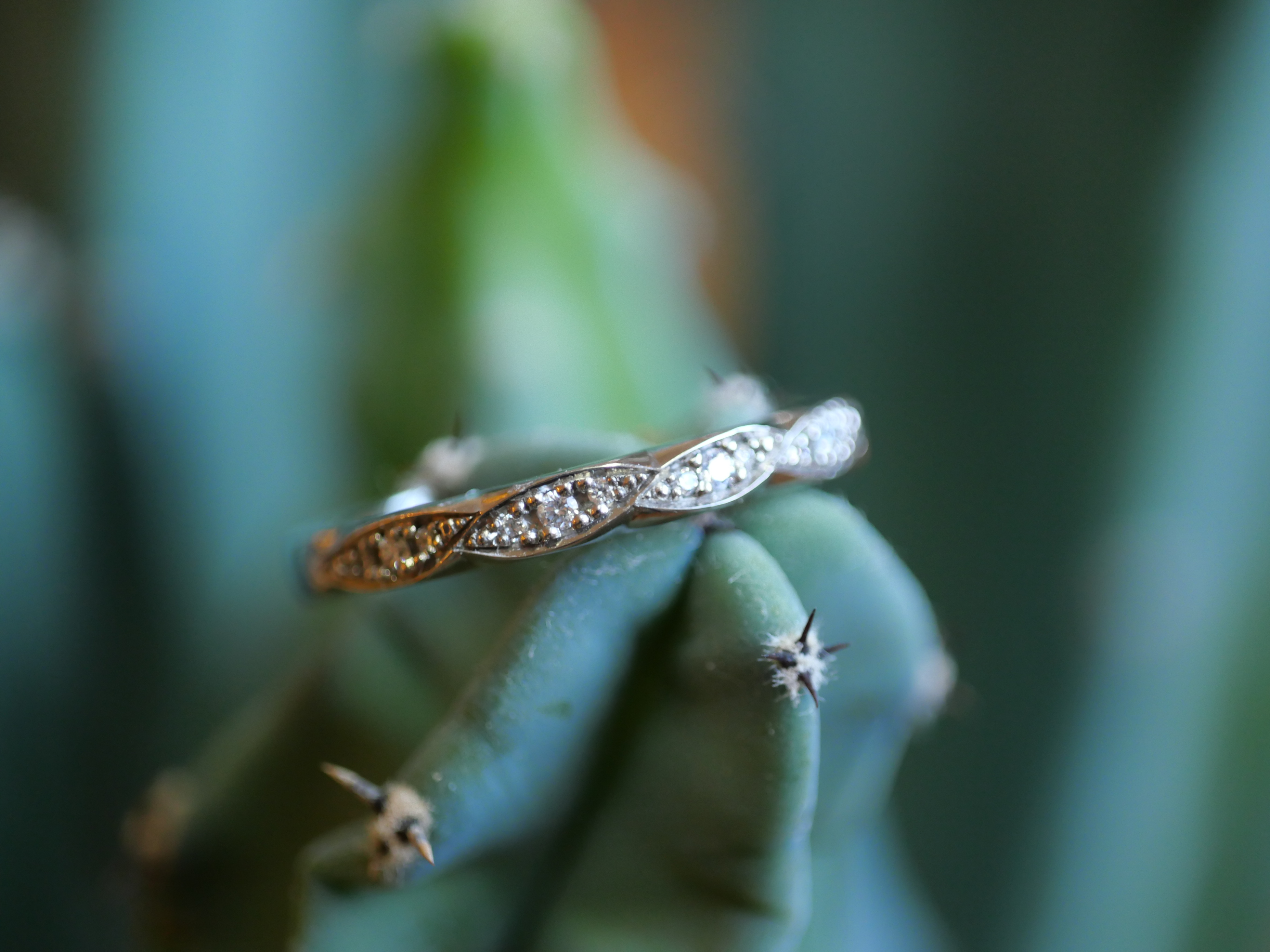 Einzelinkrustationen navettförmig