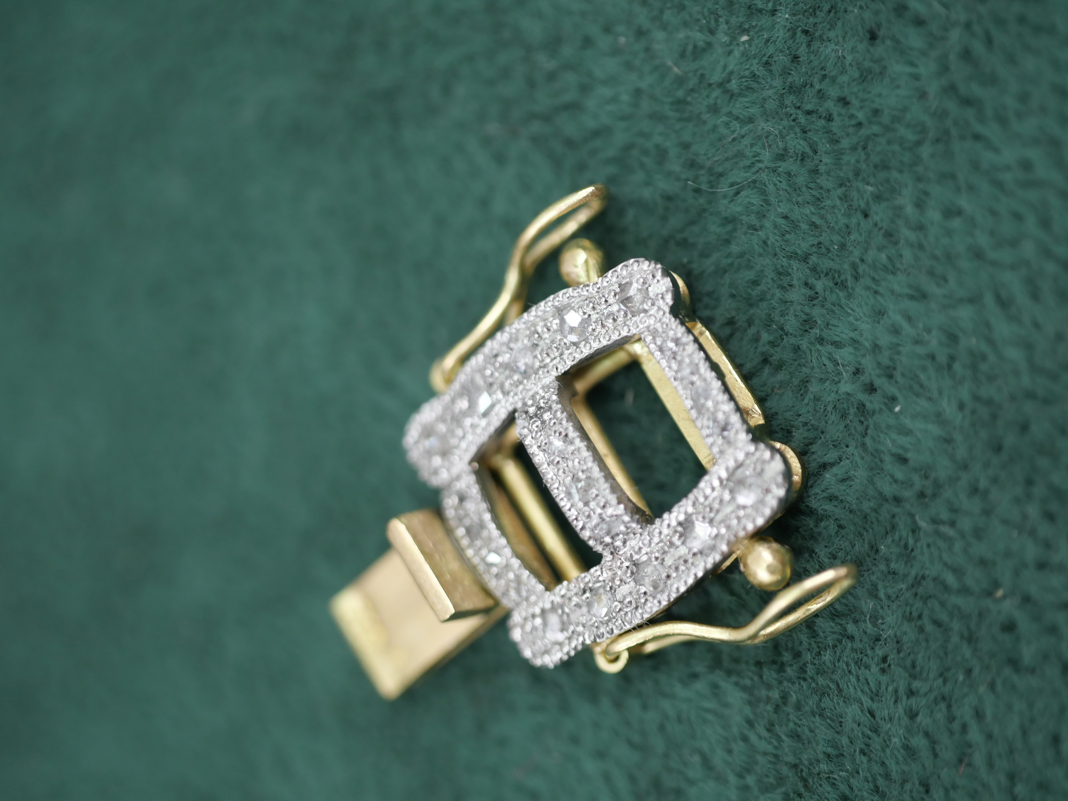 Fadenfassung mit Zierdekörnchen